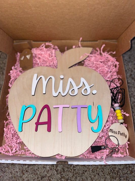 🍎 Personalized Teacher Apple Name Sign